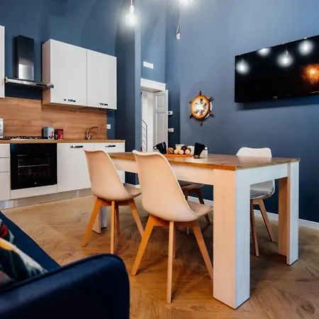 Blue Port Apartment